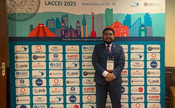 Decano de FIN UPSJB en evento internacional