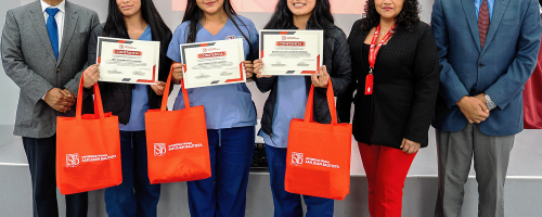 Ceremonia de premiación de estudiantes sanjuaninos, ganadores del concurso “Construyendo Espacios Seguros”, iniciativa impulsada por la Universidad Privada San Juan Bautista.
