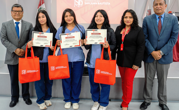 Ceremonia de premiación de estudiantes sanjuaninos, ganadores del concurso “Construyendo Espacios Seguros”, iniciativa impulsada por la Universidad Privada San Juan Bautista.