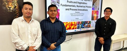 Tres integrantes de la UPSJB posan frente a una pantalla con presentación sobre tecnología IQF aplicada a alimentos, tras lograr publicación científica en revista Q1.