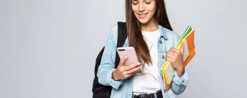 Estudiante usando apps para la universidad.