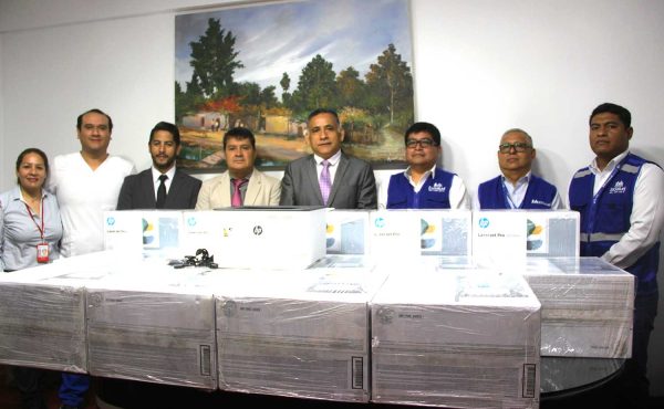 Entrega de equipos a EsSalud Ica