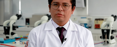 El Dr. Jeff Huarcaya es el primer psiquiatra Investigador Distinguido RENACYT en Perú. Conoce cómo su labor en la UPSJB eleva el estándar científico.