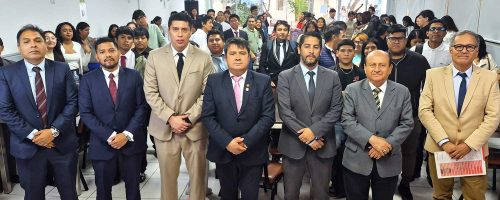 Autoridades de la UPSJB y del Congreso junto a estudiantes de Derecho en el taller en Ica.